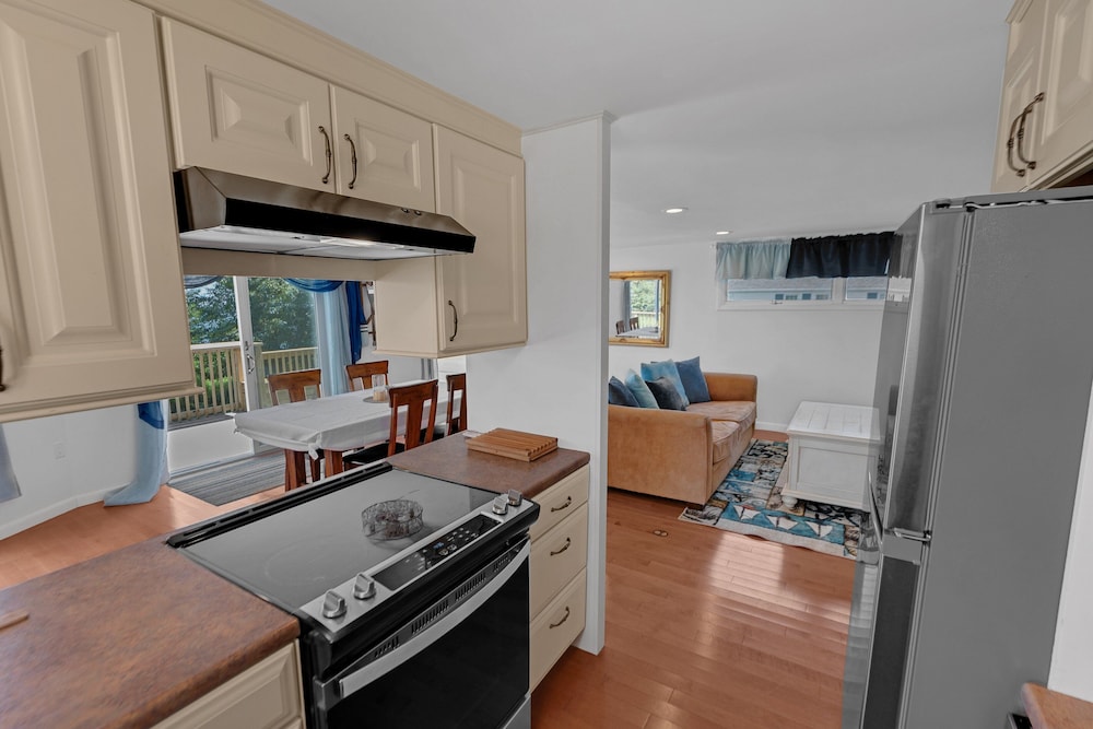 Waterfront Retreat With Stunning Views 3 Bedroom Home