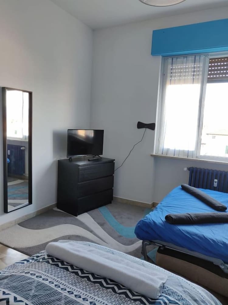 HelloGuestHouse en Olgiate Comasco — hotel room