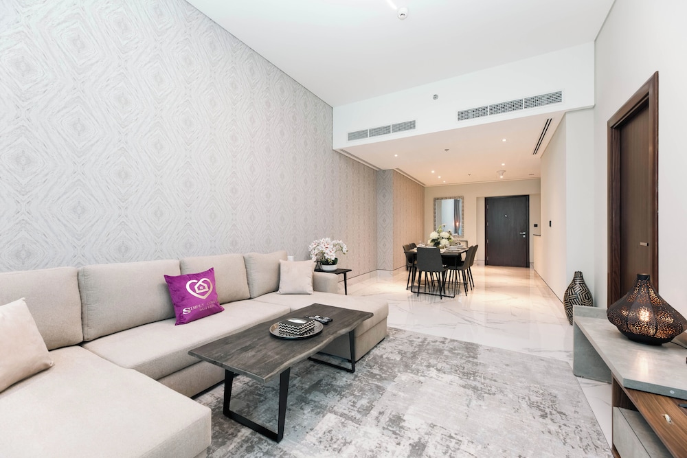 SIMPLY COMFORT Urban Chic Suites in J One Tower City & Canal Views