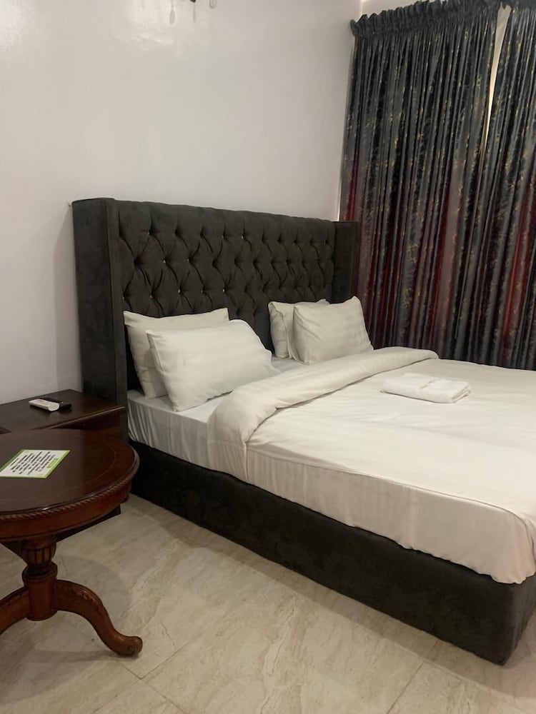 ELLEX SLEEVES APARTMENT
