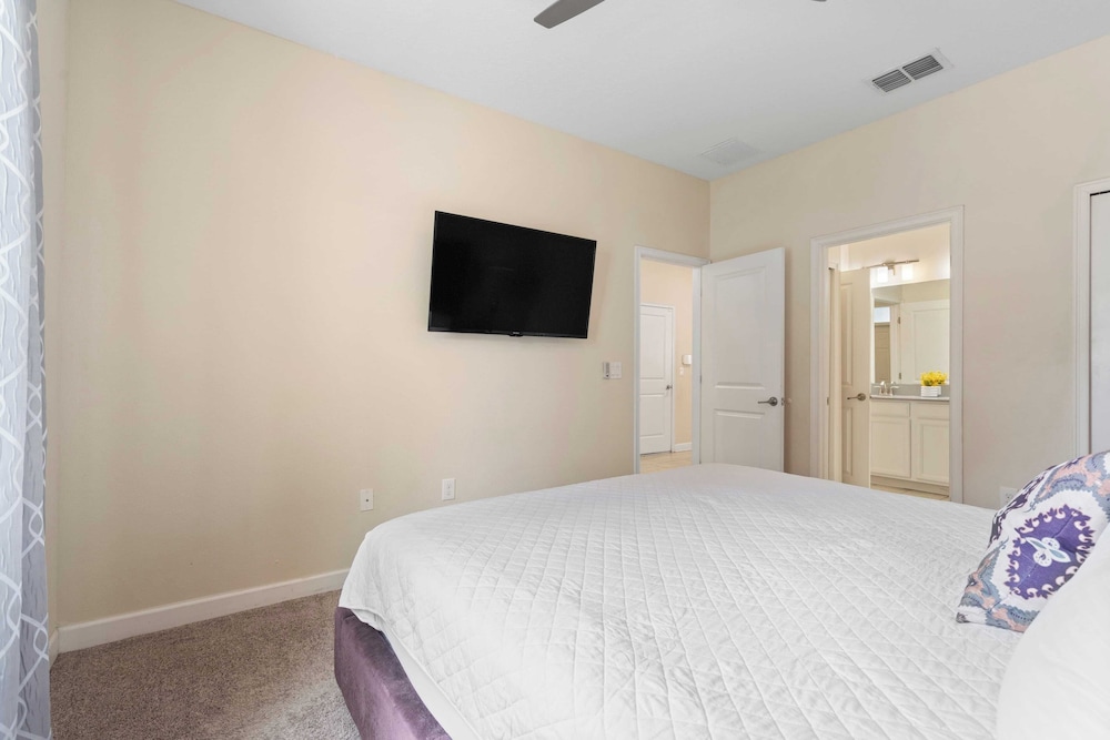Stinger Luxe Retreat by Avantstay 8BR Luxury Villa Near Disney w/ Pool & Game Room