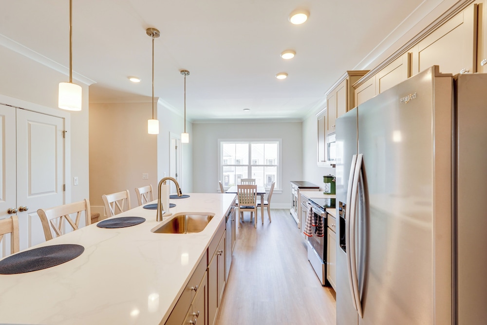 2 Mi to Ocean: Townhome w/ Pool & Dog Park in Pcb!