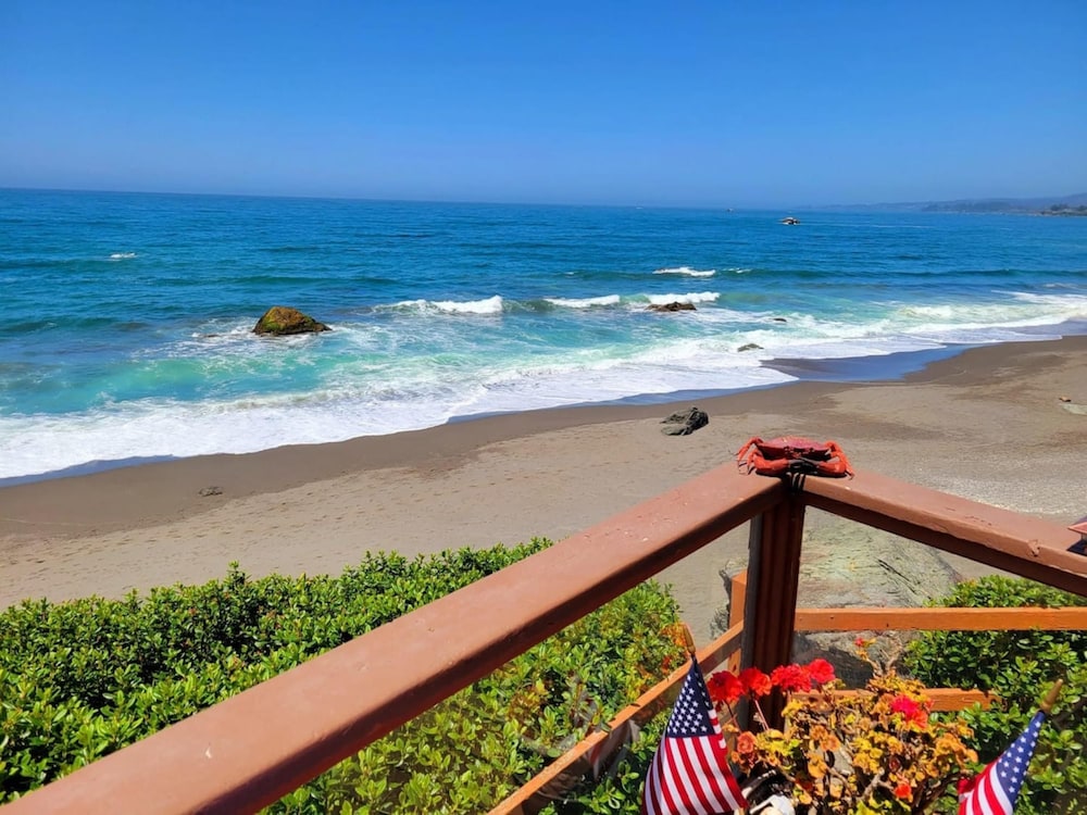 Ocean Front Cabin 12 Jacuzzi Spectacular Views