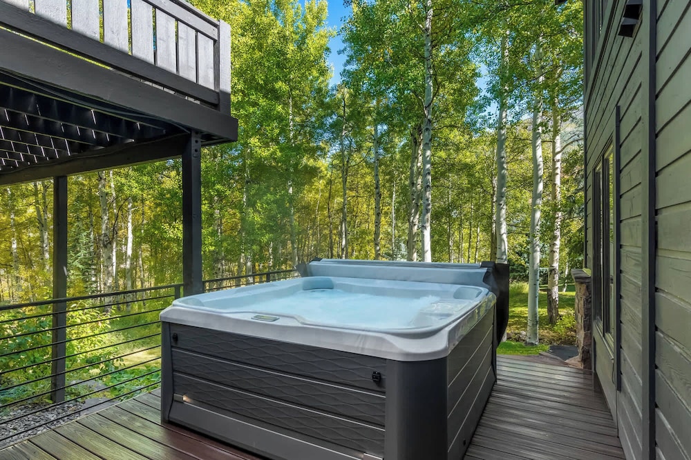 Evergreen Escape Home for 12