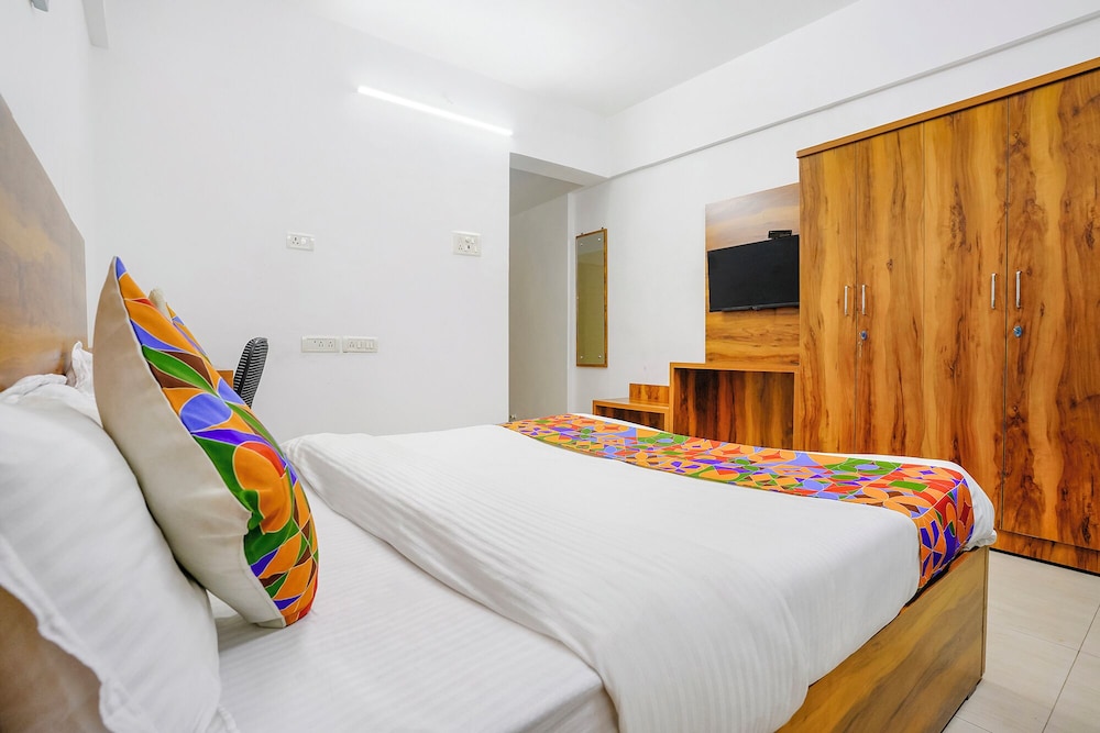 Fabhotel Wellax 24 Service Apartments