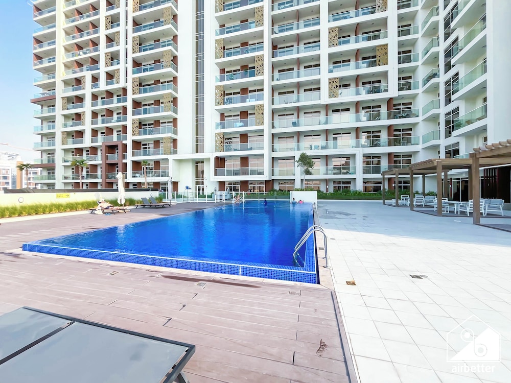 Jewelz Luxury 2BR Balcony, Pool & Garden Views