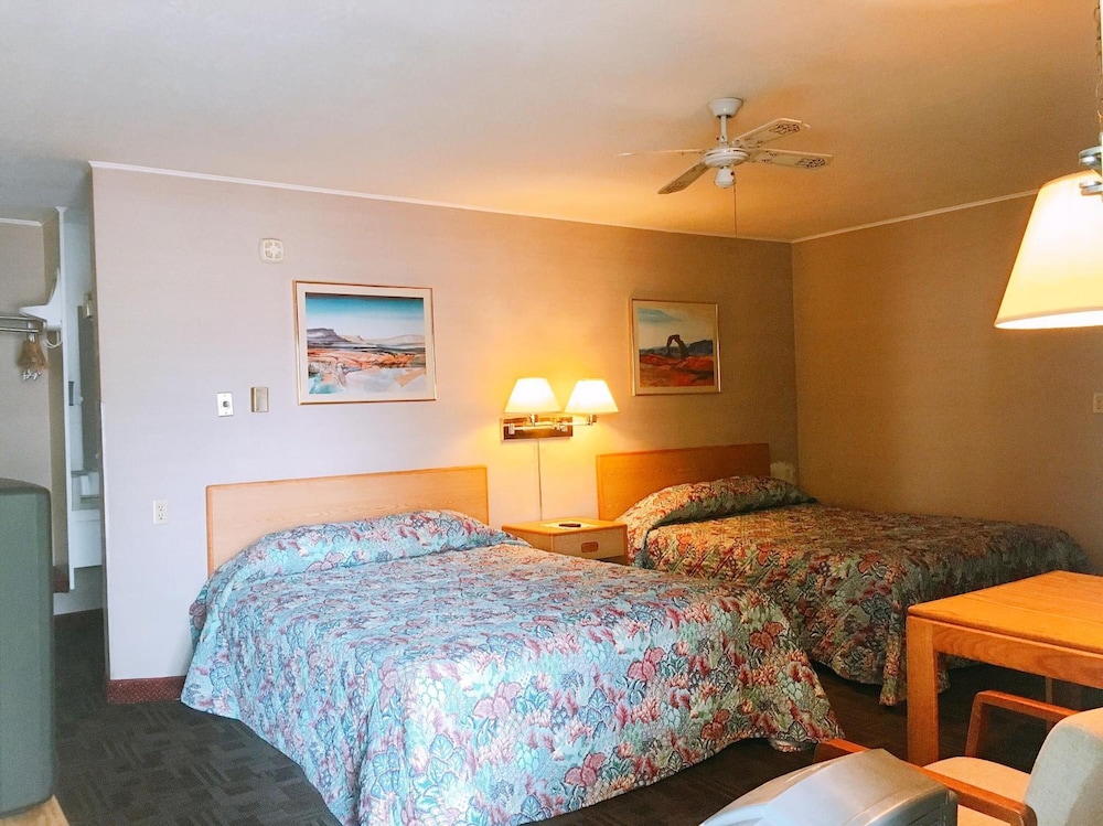 Richfield Vacations - Appletree Inn - Property Image 1