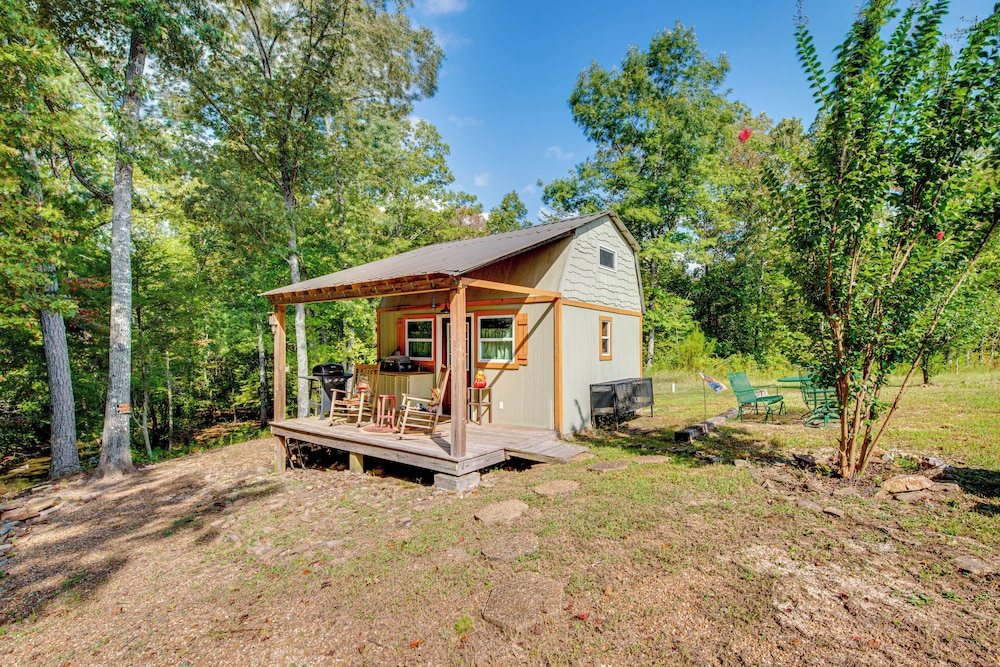 Creek Access, Fire Pit & Grill: Summerville Studio