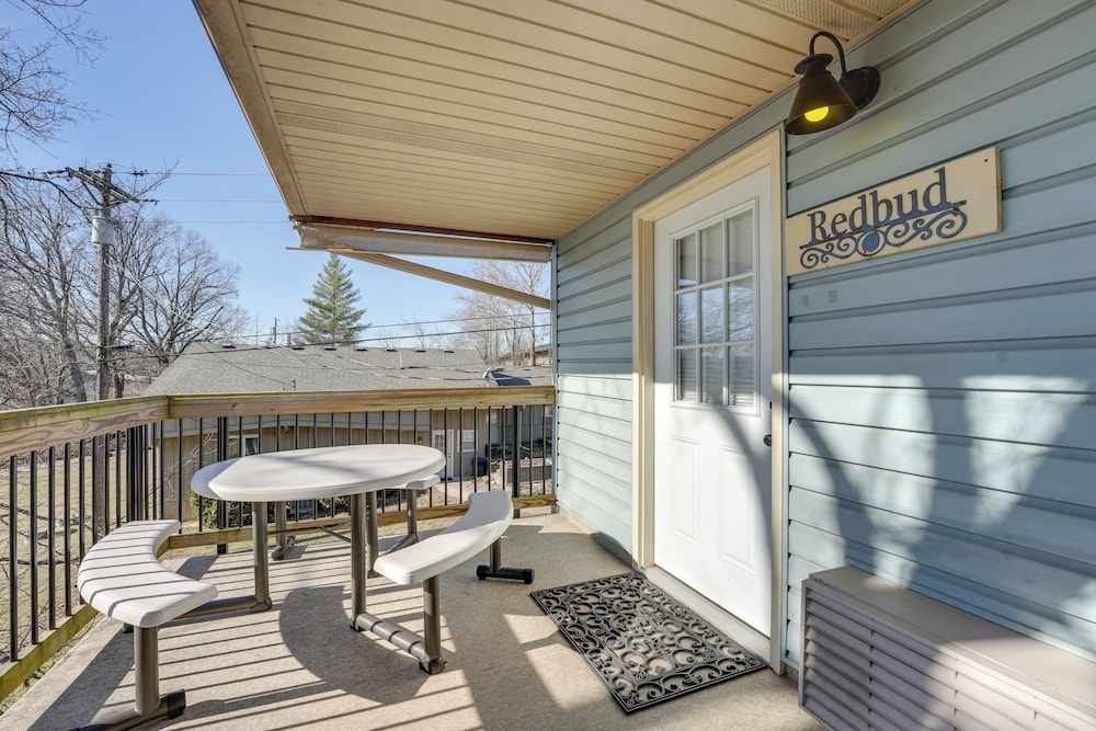 Lake Views & On-site Hiking: Cape Fair Cottage