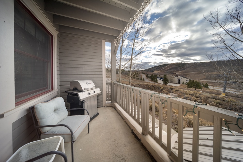 Palomino At Kicking Horse 2 Bedroom Cabin by Redawning - Property Image 8