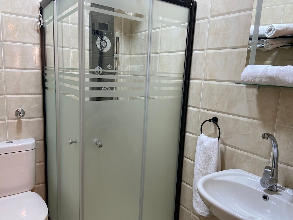Chic Stylish Spacious Apt Poolside, Smarttv & Wifi