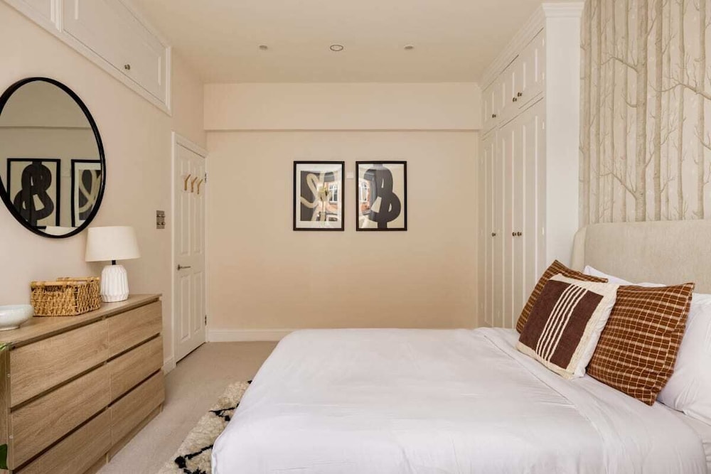 The Chelsea Nest - Stylish 2bdr With Balcony