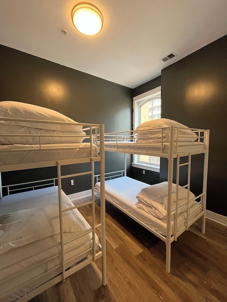 I Street Capsule Hostel