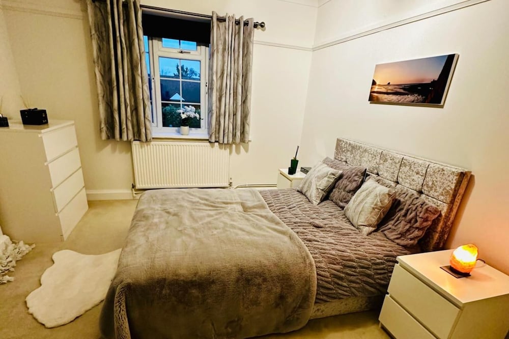 Gerrardscross - Stay4 - Parking - Petsok - Wembley