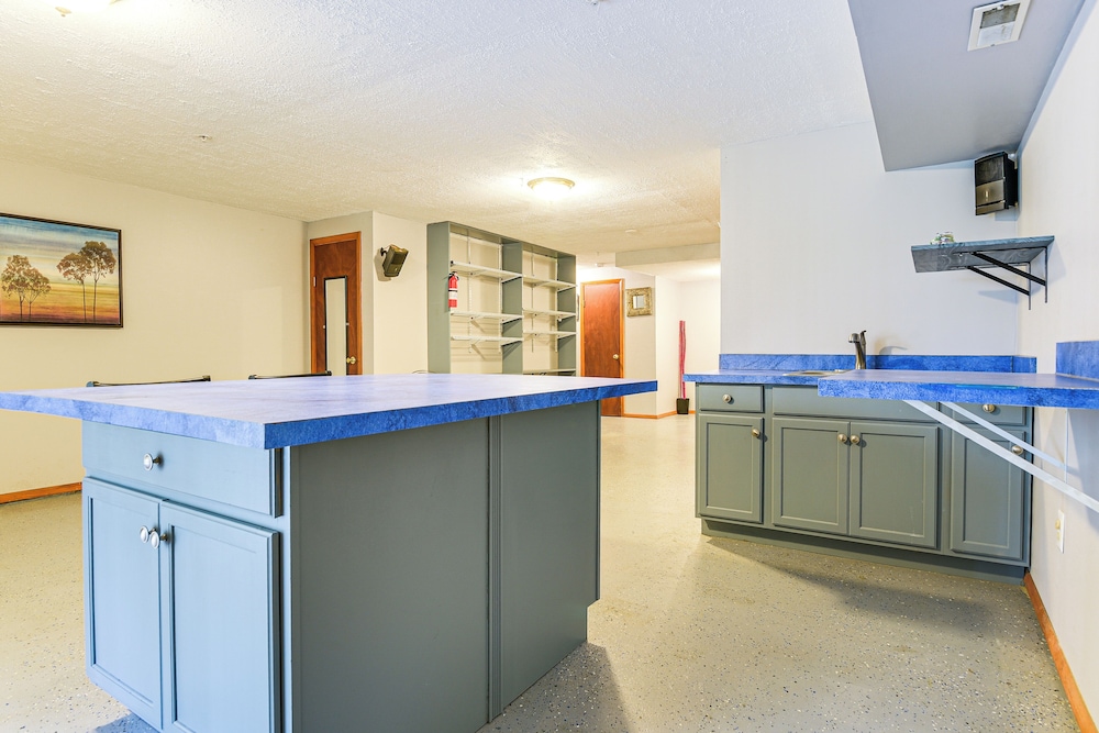 11 Mi to Dtwn Aberdeen: Spacious Townhome!