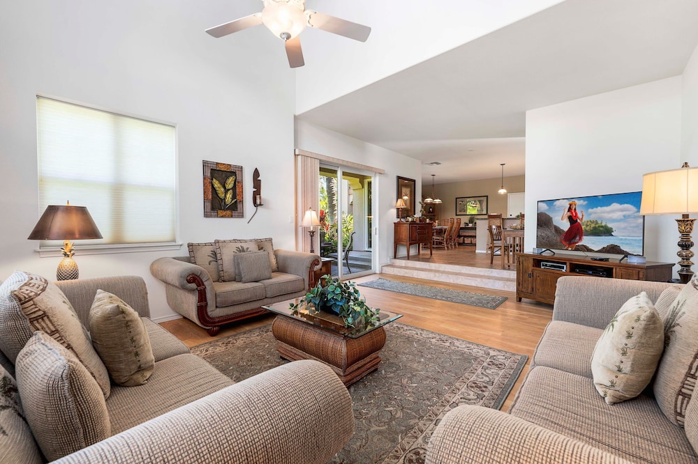 Spacious Corner Unit - Central AC - Vrkcv