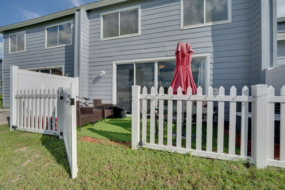 10 Mi to Disney Parks: Townhome w/ Pool Access! view 5