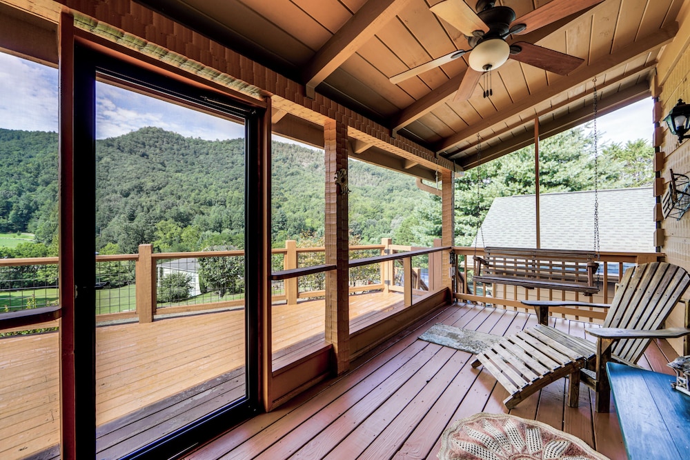 Panoramic Mountain Views & Decks: Franklin Cabin!