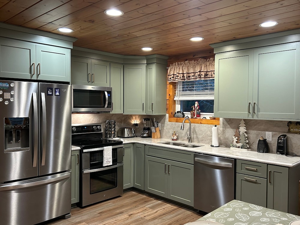 Riverside Retreat 4 Bedroom Cabin