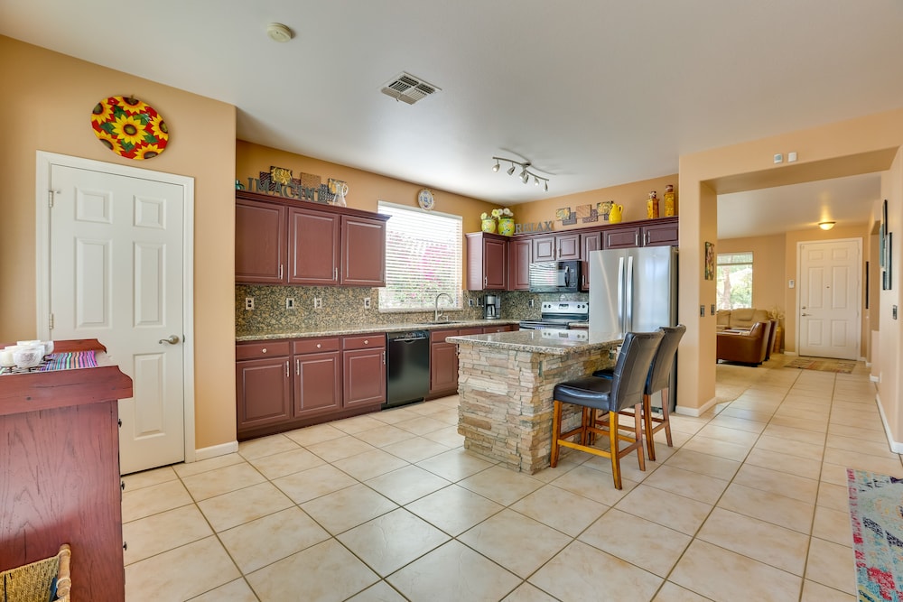 5 Mi to State Farm Stadium: Home w/ Private Pool!