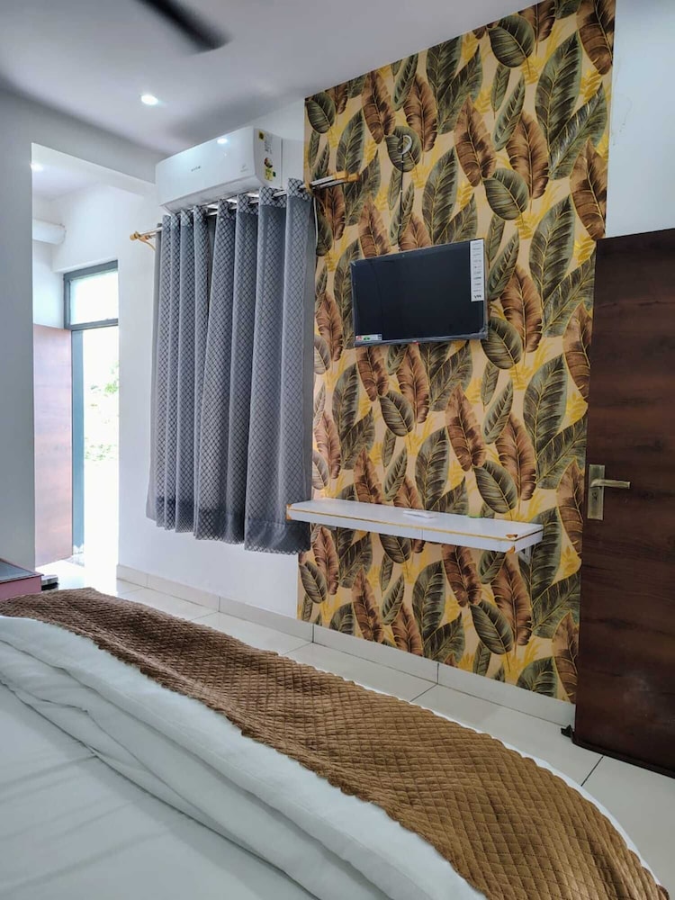 Baba Sundaram Hotel & Restaurant