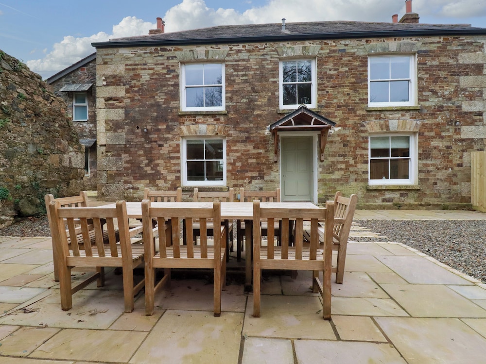 Tretoil Farm House