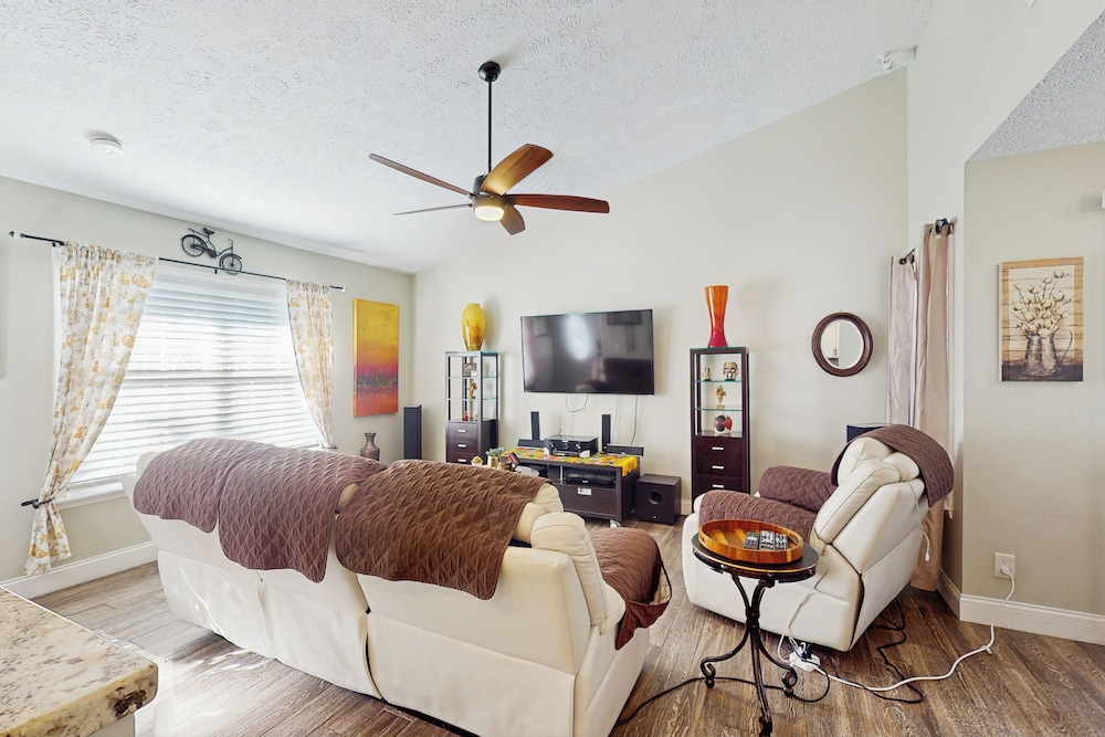Dog-friendly Family Home w/ Patio & Fire Pit!