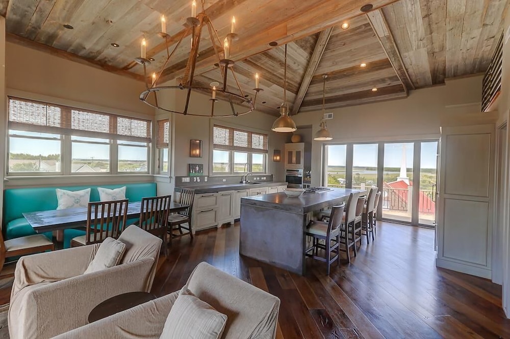 305 Carolina Boulevard view 5