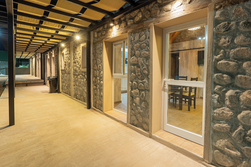 HUACO LODGE