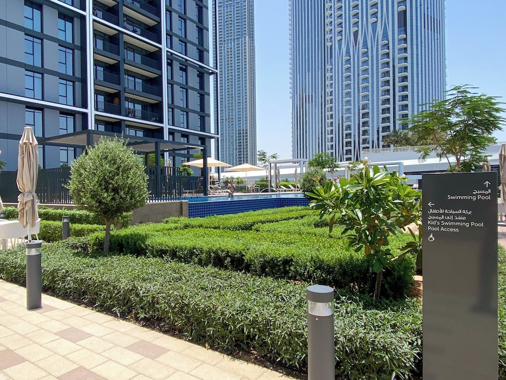 GLOBALSTAY. Creek Edge Tower Apartments