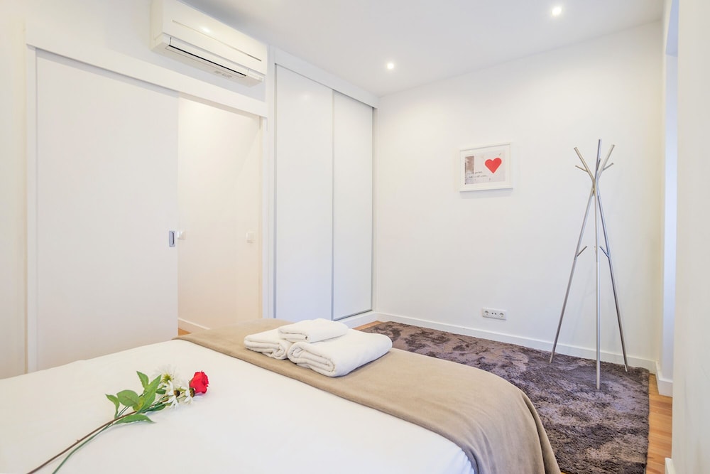 Principe Real Charming and Modern Apartment view 3