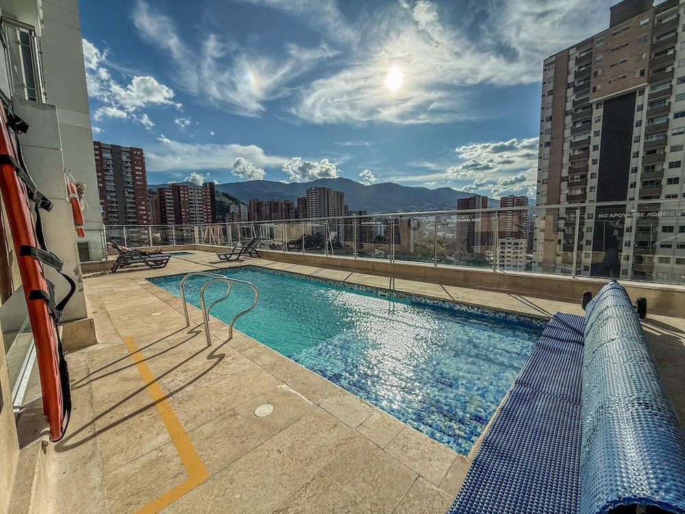 Mountain View, Pool & Gym (2506)
