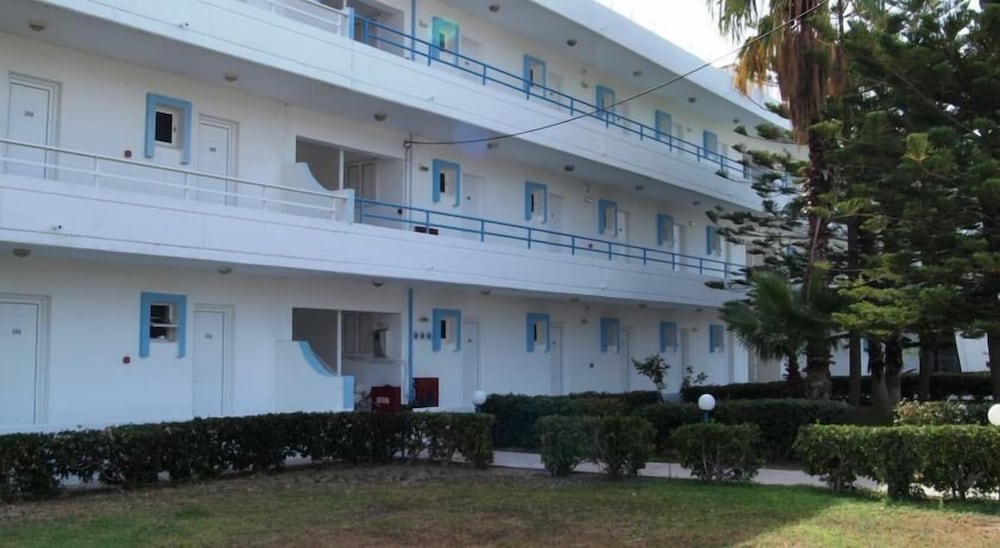 Lagonas Beach Hotel