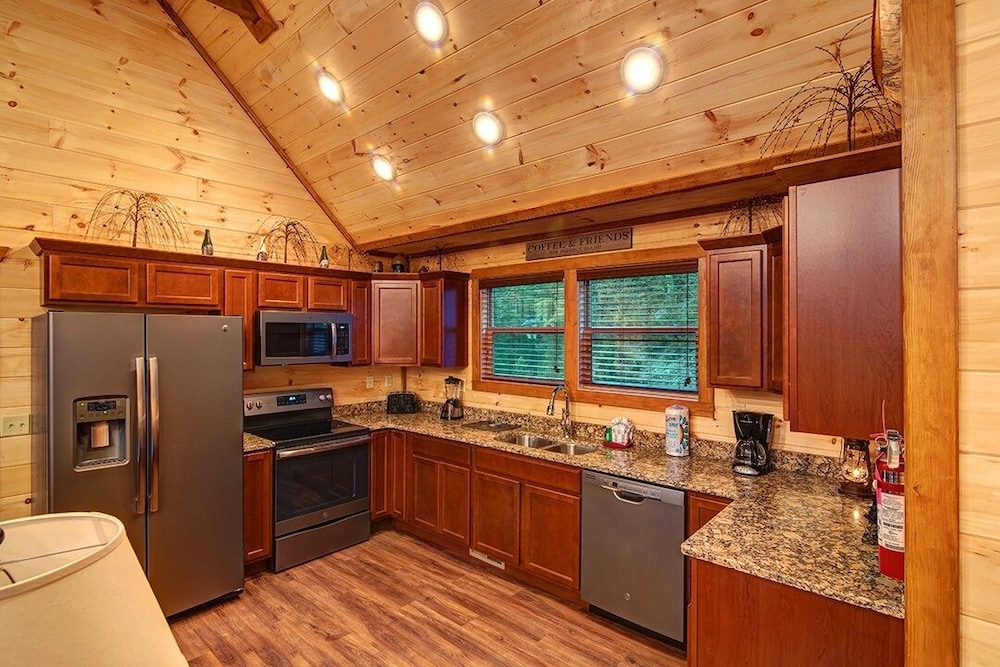 Cherokee Wind - 1 Bedrooms, 1 Baths, Sleeps 4 Home by RedAwning view 5