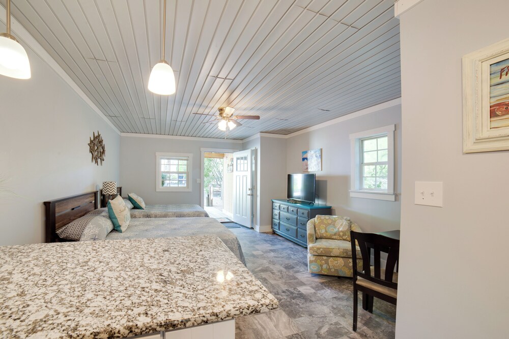 Ocean Isle Beach Studio w/ Patio - 1 Mi to Pier! view 3