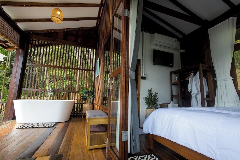 Baan Lhong View Lay