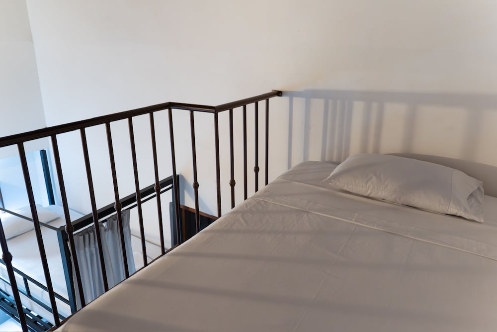 Traveler Hostel