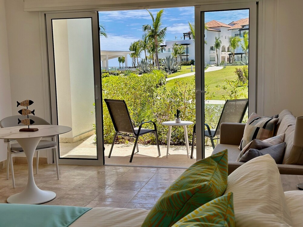 CapCana view 2