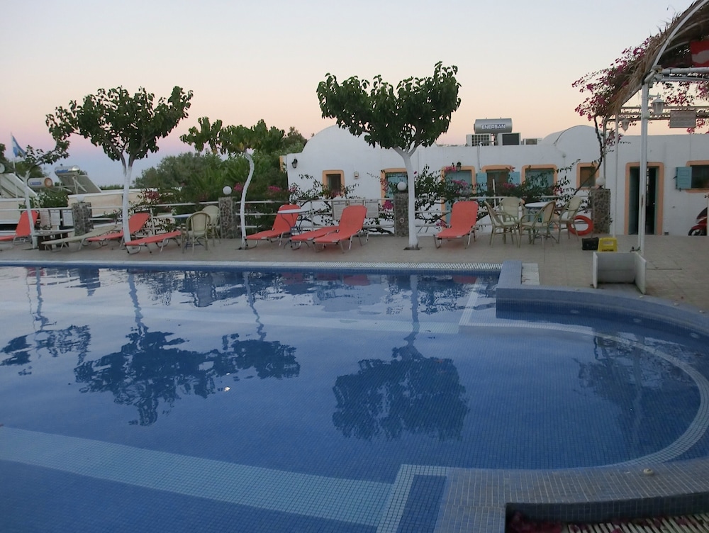 Santorini Camping & Hostel