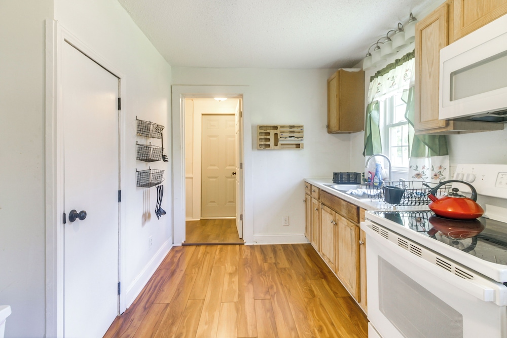 6 Mi to Crowders Mountain: Peaceful Home w/ Porch