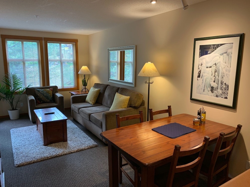 Earl Grey Lodge