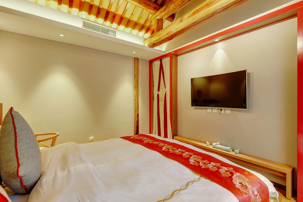 ISVARA Culture Homestay Suites