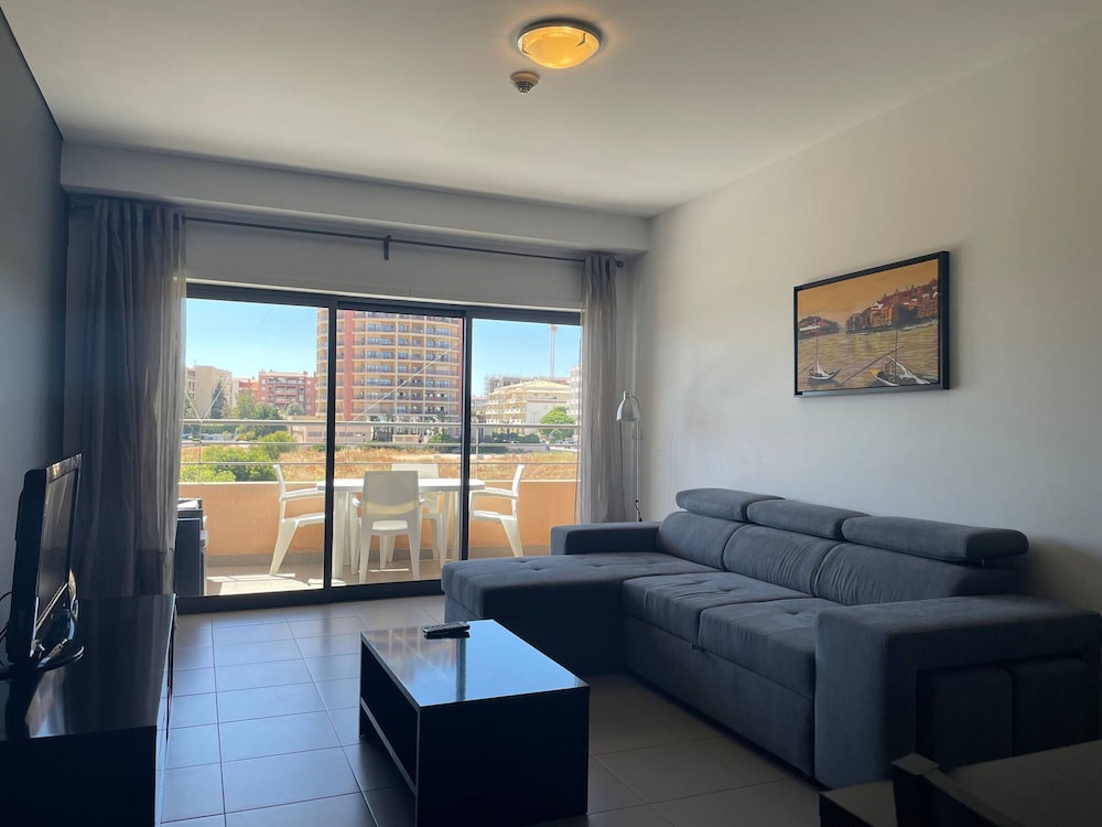 14 in Portim o With 1 Bedrooms and 1 Bathrooms