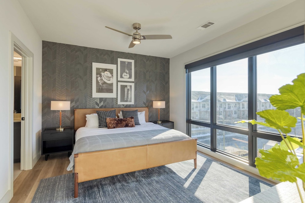 Sleeps 42 7 Modern Midtown Apartments w/ Gym + Pool Walkable to Shops & Eats