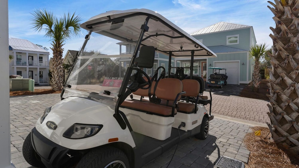 Sleep up to 28 - 2 Homes Side by Side - Close to Beach & Community Pool!