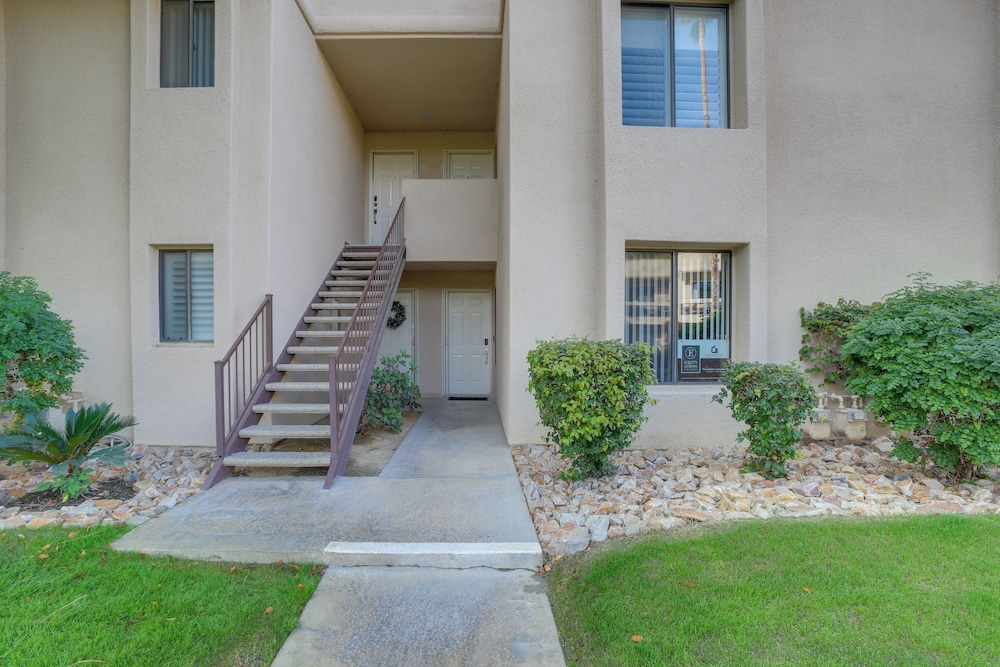 Golf, Hike & Relax: Cathedral City Condo