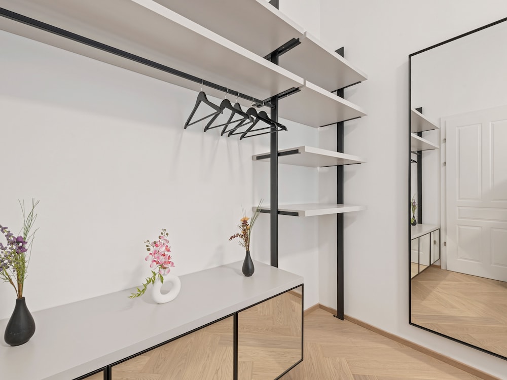 Living No. 5 by GT7 Hospitality