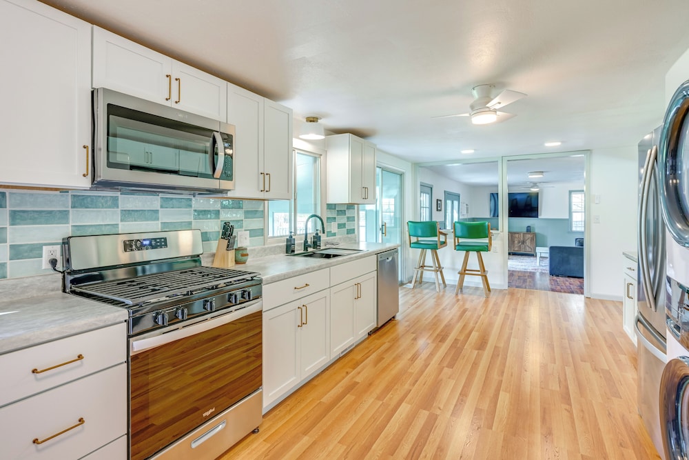 Sand Lake Retreat: Canal Access & Large Yard!