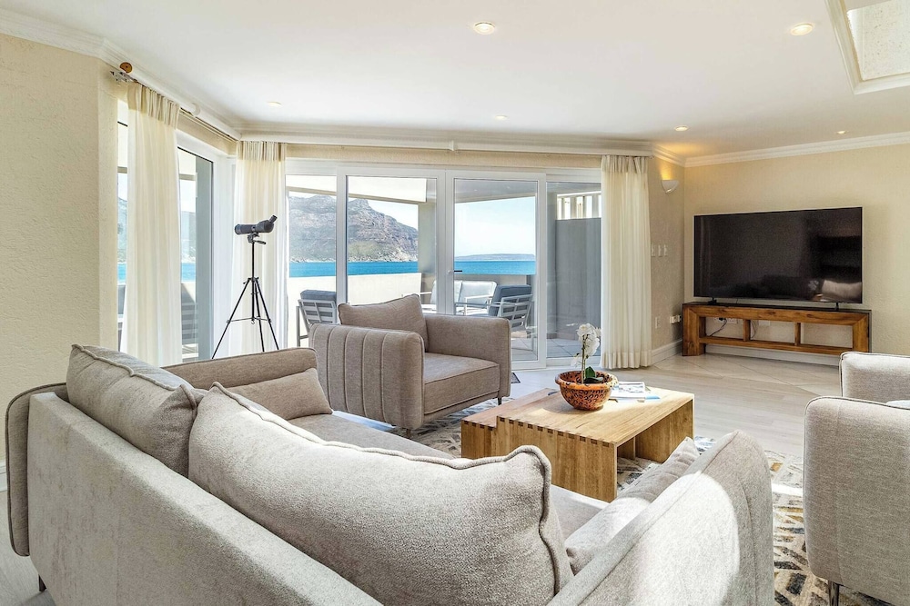 Beachfront Villa, Beach Club, Houtbay