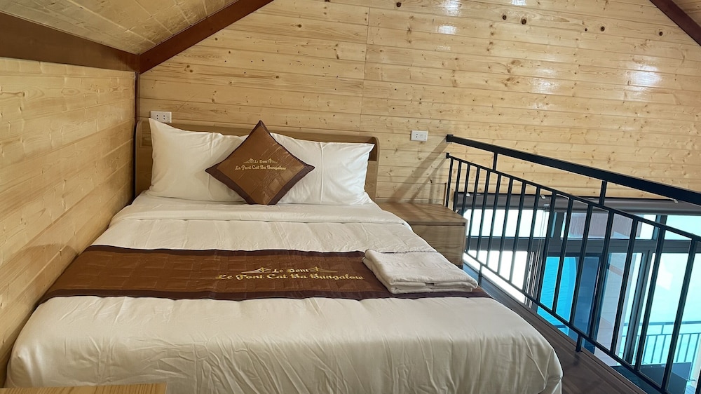 Le Pont Bungalow Hostel